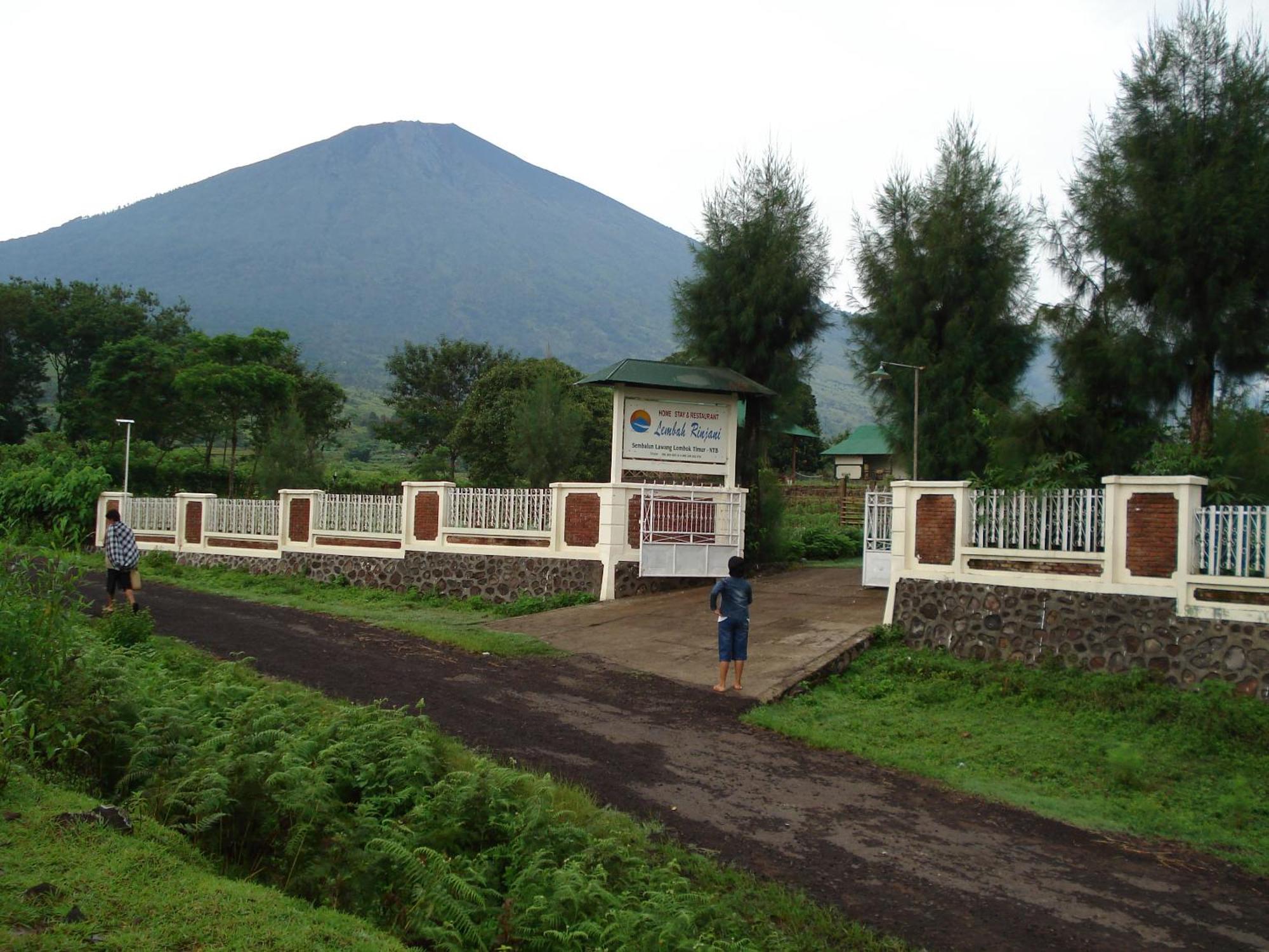 Lembah Rinjani Villa & Resto Syariah By Ecommerceloka Sembalunlawang Exterior photo